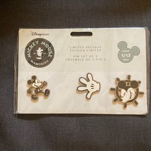 Mickey Memories Limited Edition Pin Set 1/12 Steamboat Willy